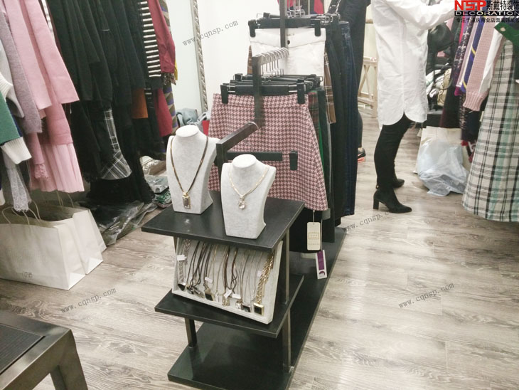 重慶三峽廣場八衣后服裝店裝修